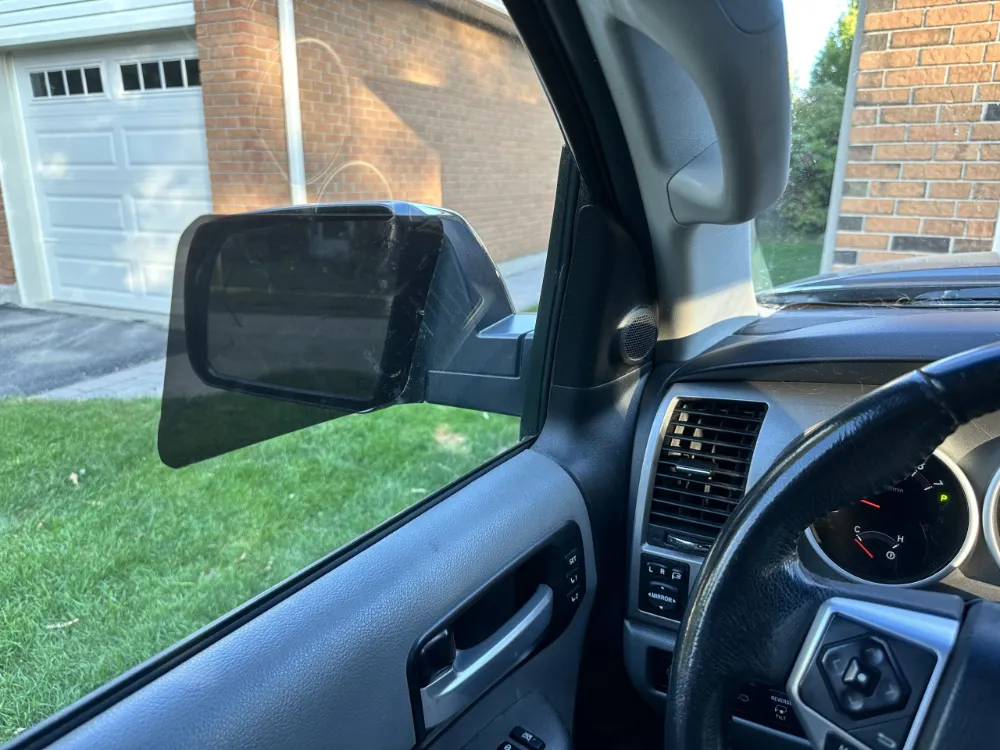 The same side mirror with TempTint applied
